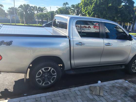 TOYOTA HILUX 2.8 D-4D TURBO DIESEL CD SRX LIMITED 4X4 AUTOMÁTICO TOYOTA HILUX 2.8 D-4D TURBO DIESEL CD SRX LIMITED 4X4 AUTOMÁTICO